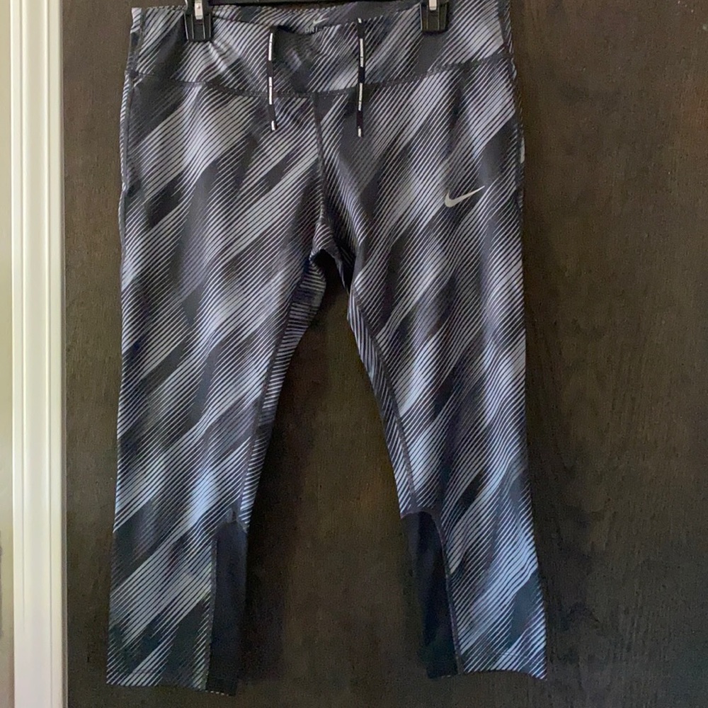 NWOT Nike Running Capri Leggings